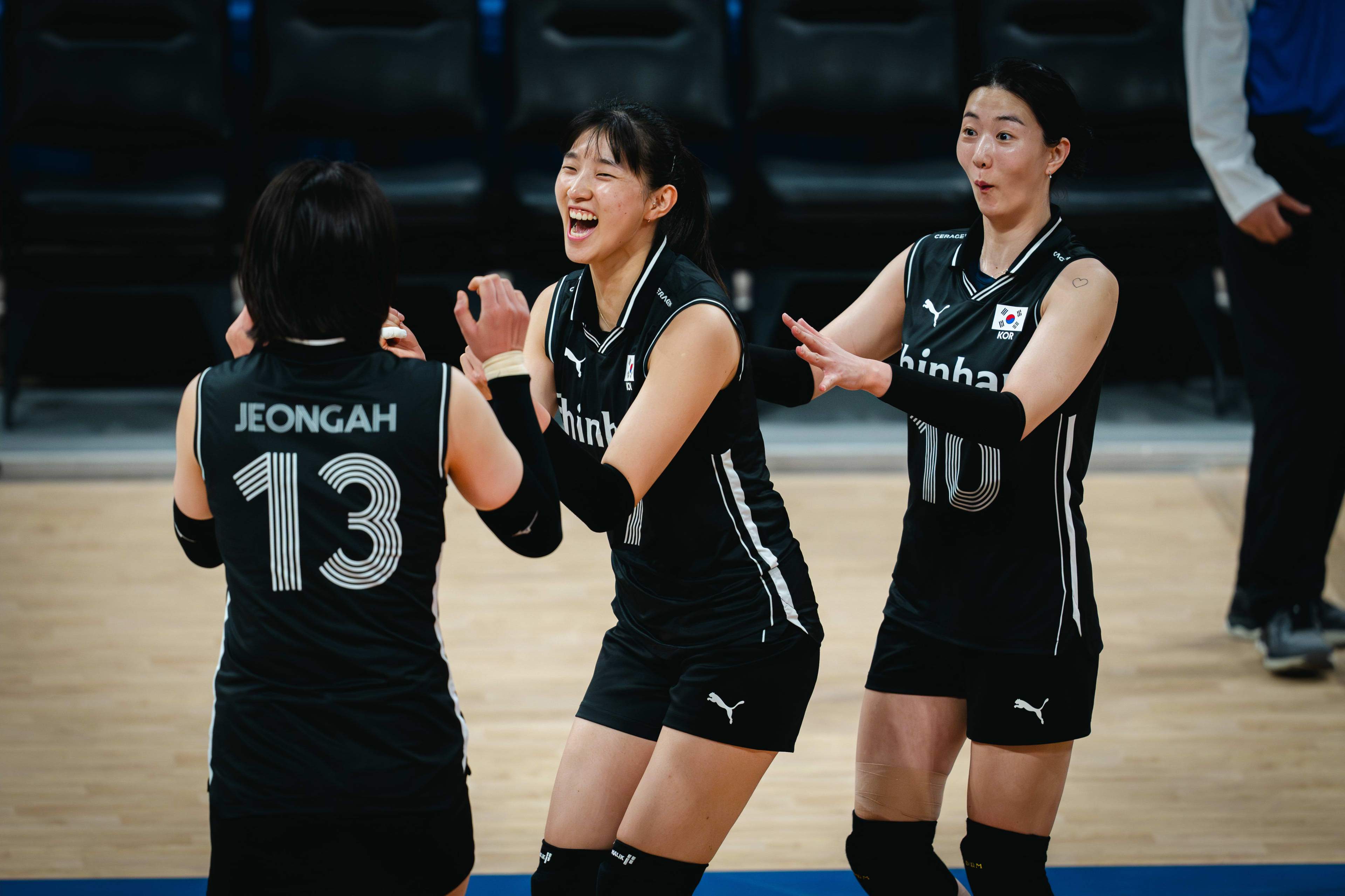 女子排球赛场热闹非凡,韩国队勇获银牌的简单介绍 女子排球赛场热闹非凡,韩国队勇获银牌的简单介绍