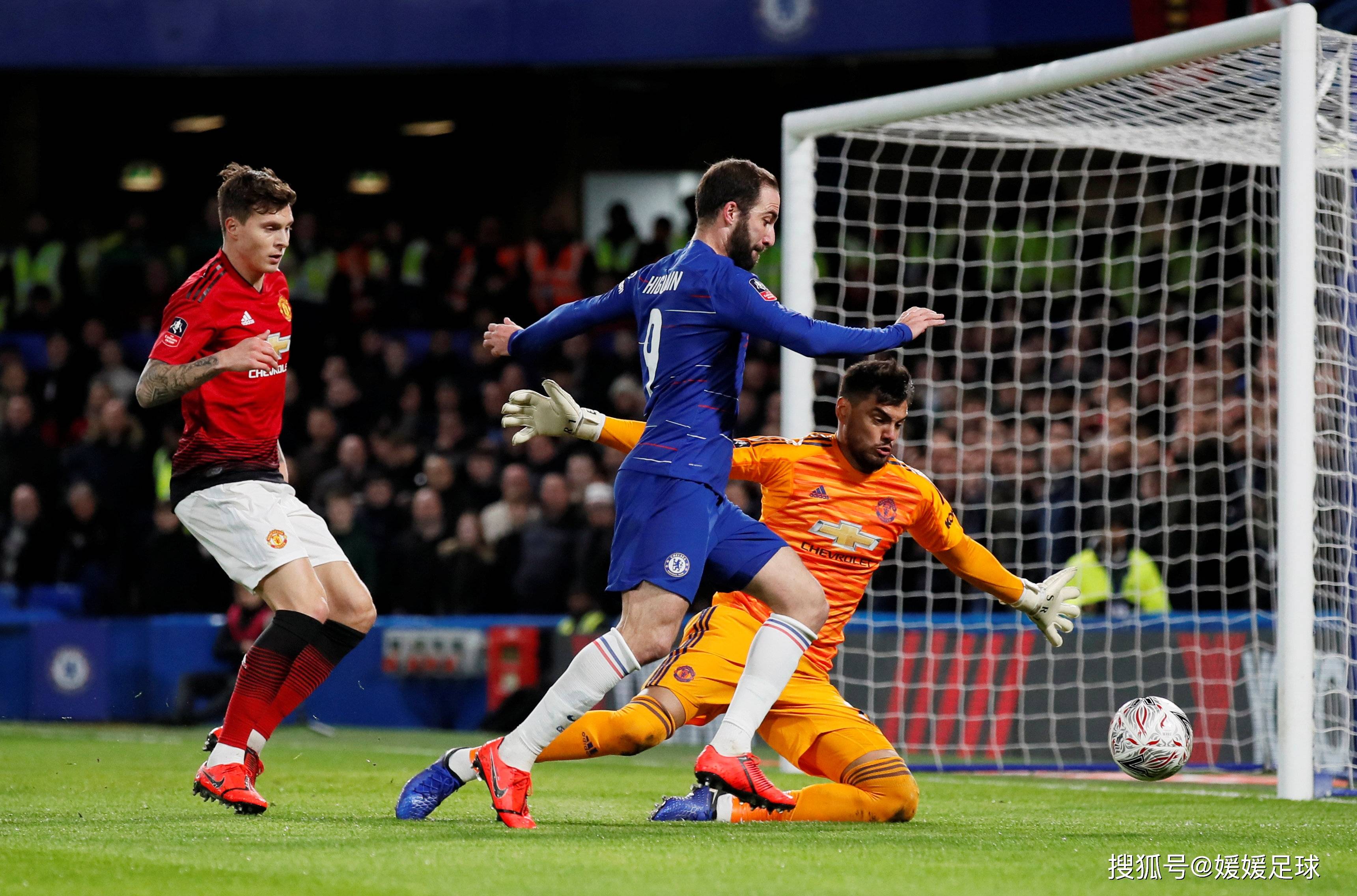 曼联客场击败西汉姆联，取得关键胜利