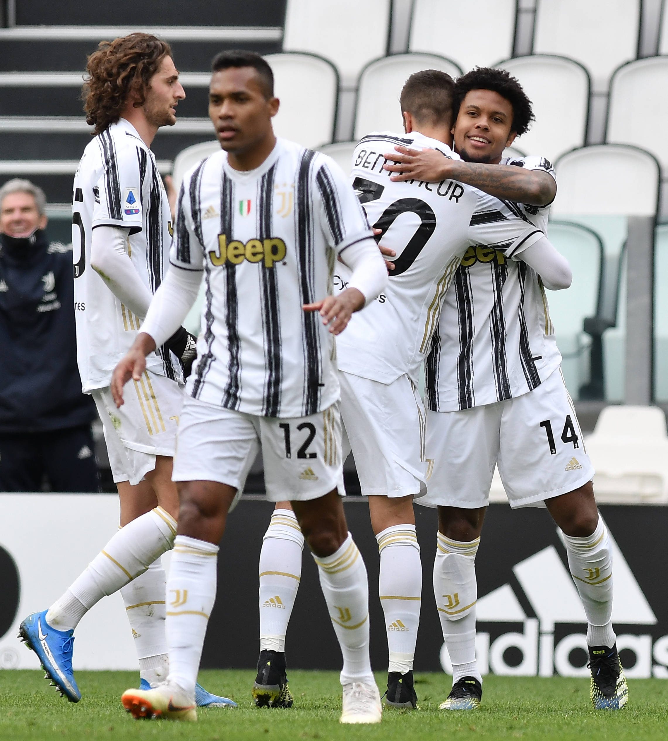 尤文图斯梅尔滕斯建功，-大胜热那亚