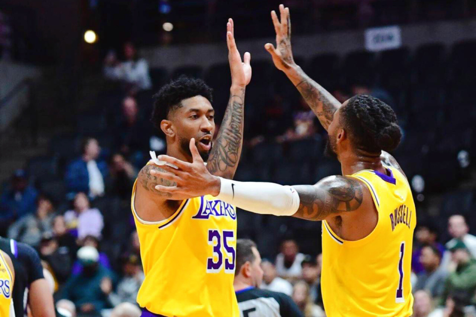 尼斯战胜对手，欢庆联赛两连胜