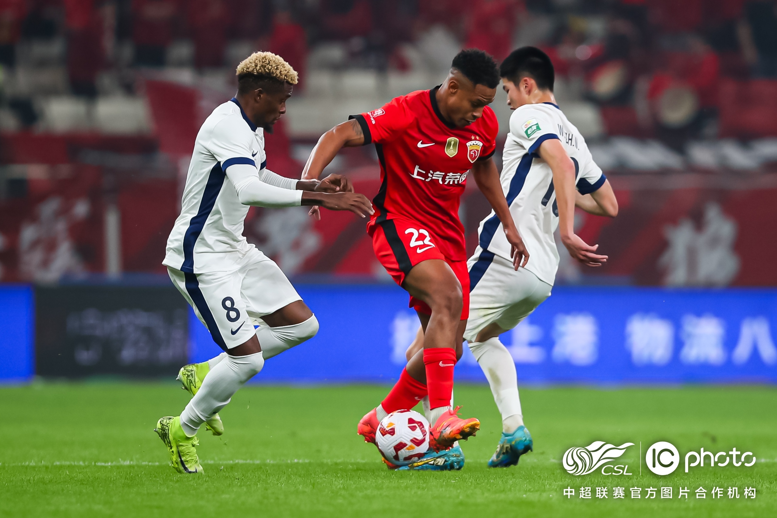 双塔组合再度出击，球队士气高涨的简单介绍